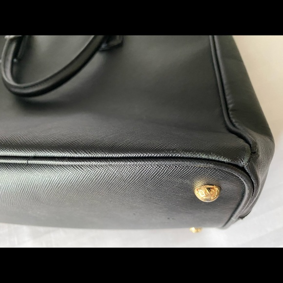 Prada Saffiano black tote - Picture 4 of 16